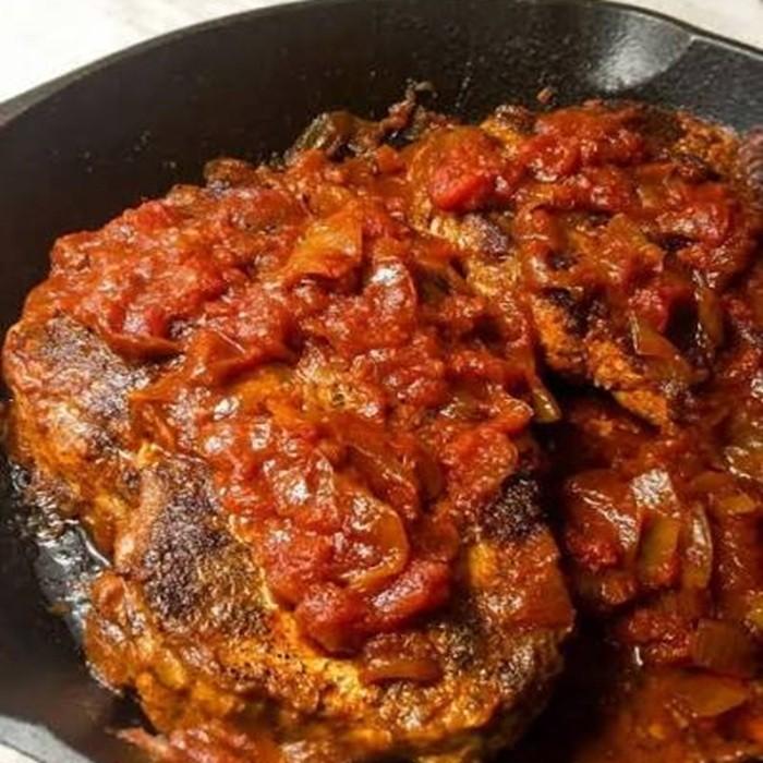 Chuletas de Cerdo a la Criolla (Pork Chops in Creole Sauce) recipe