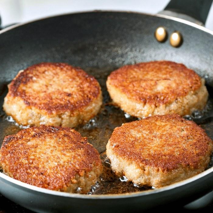Karbonader (Lean Beef Patties) with Caramelized Onions recipe