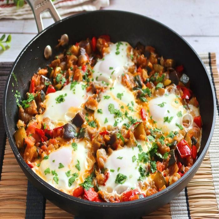 Pisto con huevos recipe