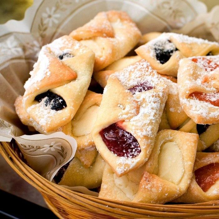 Rogaliki (Polish Croissant Cookies) recipe