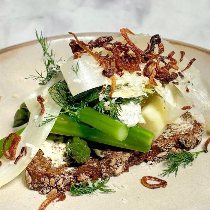 Nordic smørrebrød with asparagus and horseradish cream recipe