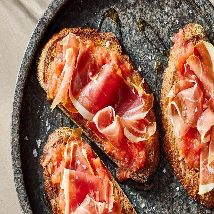 Spanish tomato bread with jamón Serrano recipe