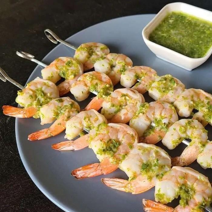 Camaro Grelhado Com Molho Cru (Grilled Prawns with Green Onion Sauce) recipe