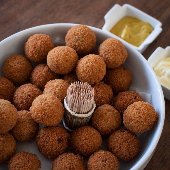 Bitterballen (Dutch meatballs) recipe