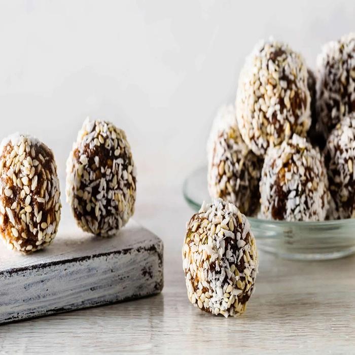 Spanish fig & almond balls recipe