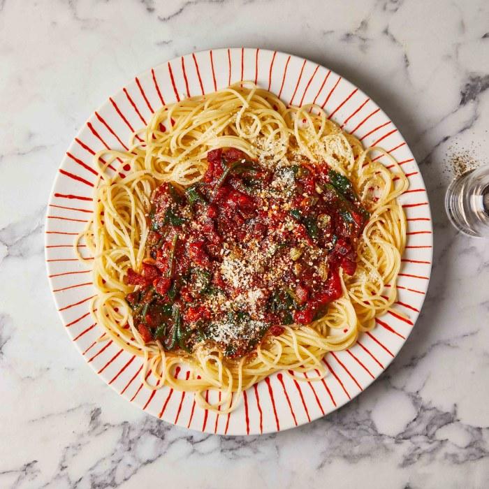 Spaghetti with Spanish flavours recipe