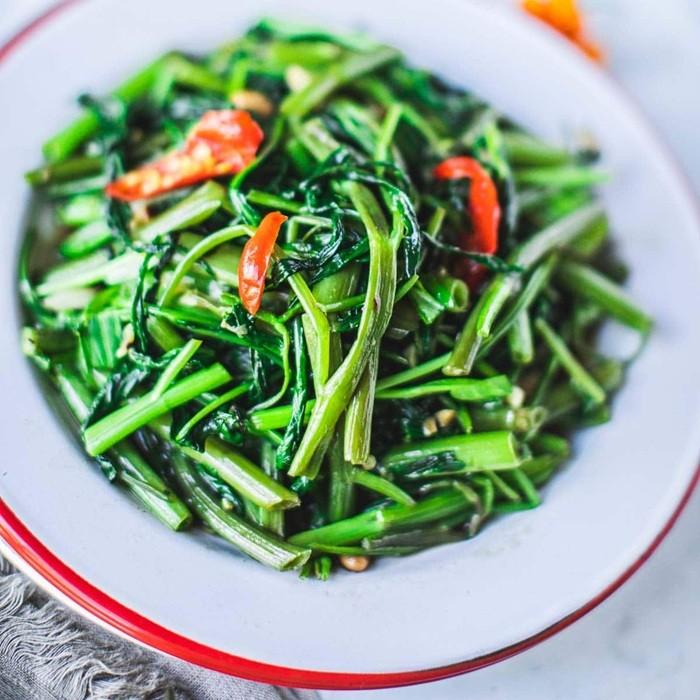Cambodian Stir-fried Morning Glory with Pork, Fermented Soybeans, and Garlic recipe